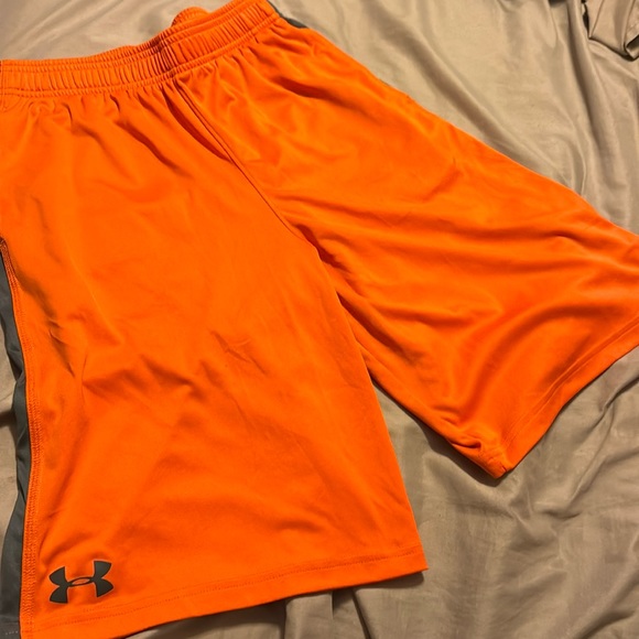 Boys large Under Armour shorts! - Picture 1 of 5